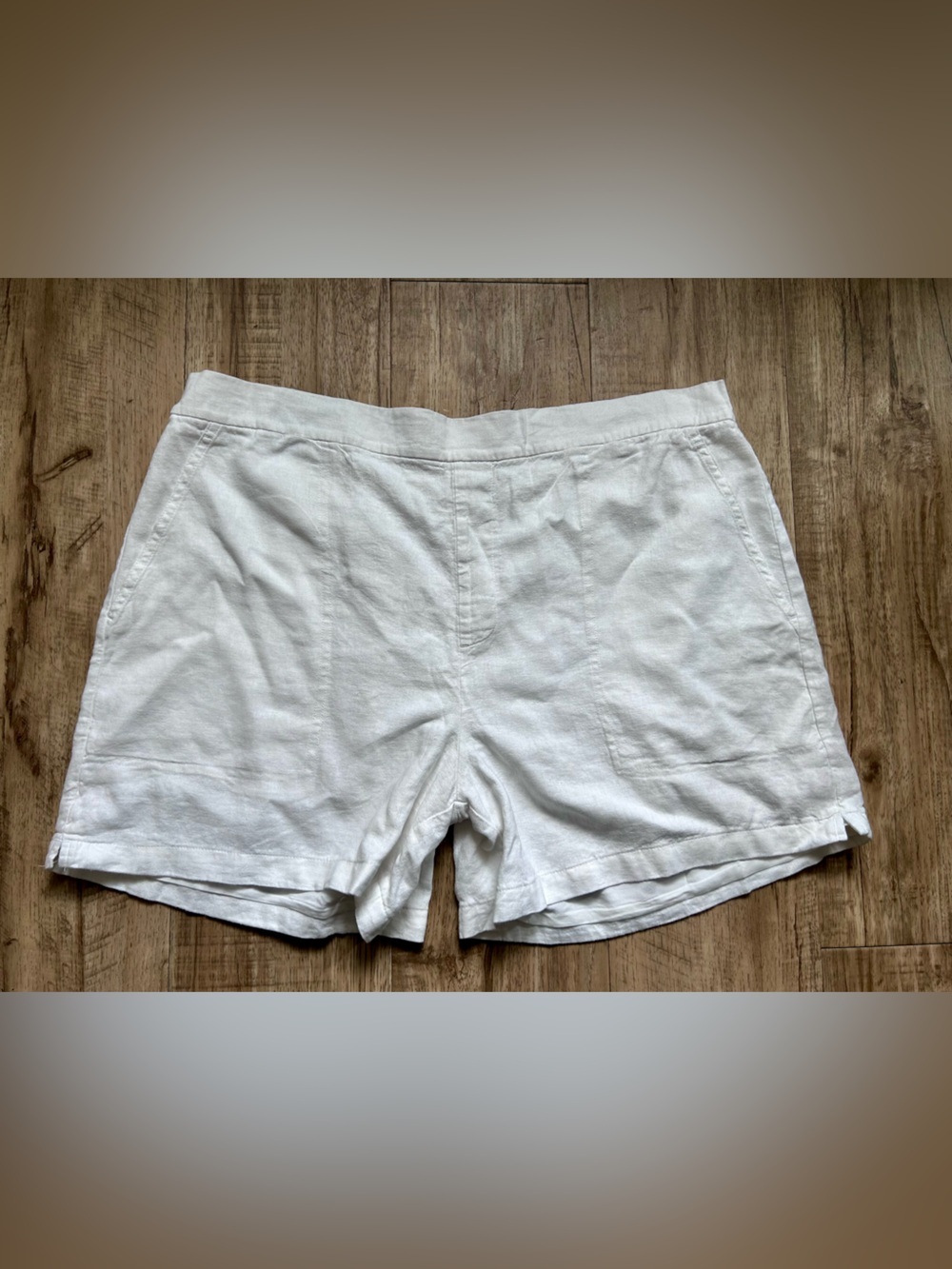 Linen blend white lined pull on casual summer shorts vacation beachy beach